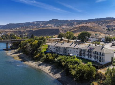 Riverland Inn & Suites