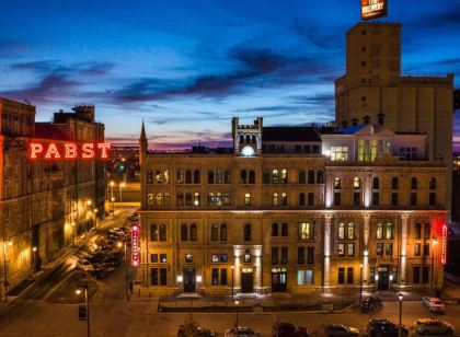 Brewhouse Inn and Suites