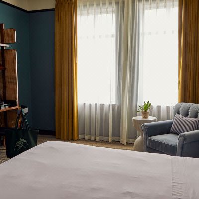 Premier Room, 1 King Bed (Artist's) Premier Room, 1 King Bed (Artist's) Emeline Promo Code