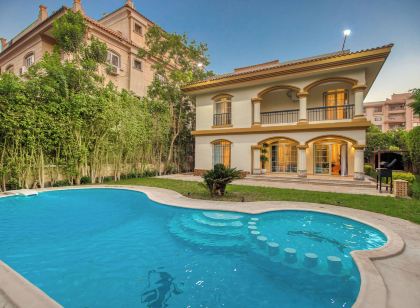 Host Prime - Paradise Villa with Pool at Rehab City