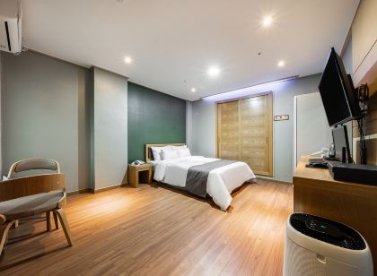 Golden Business Hotel