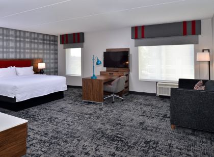 Hampton Inn & Suites Greensboro Downtown