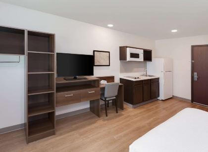 WoodSpring Suites Bakersfield East