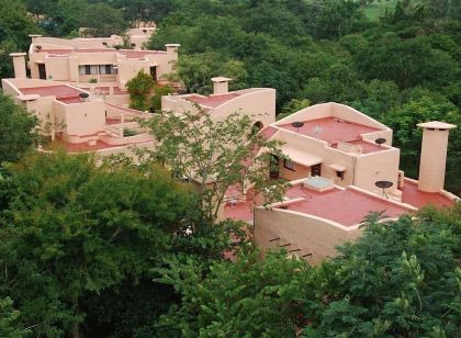 Country Club Wildlife Resort
