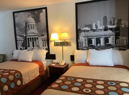 Super 8 by Wyndham Riverside/Kansas City