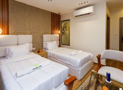 Pyramids Moon Hotel