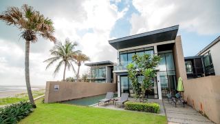 beachfront-villa-danang-beach