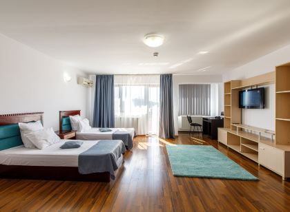 Lira Pacific Aparthotel