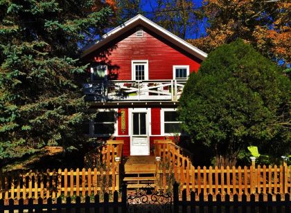 Cutest Cottage Near Beach! 135 Summers Old! Walk Everywhere!