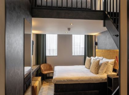 Monument Hotel