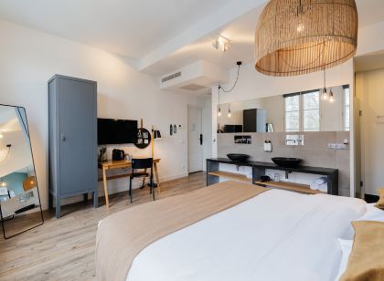 Eye Hotel