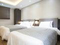 i-check-hyunjin-hotel-donghae