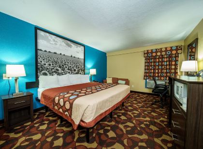 Super 8 by Wyndham Wichita Airport