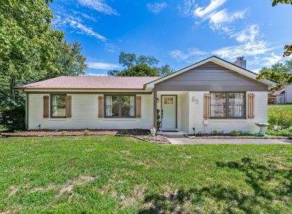 All Utilities! Hot Tub, Lg fenced yard, 10 min to DT, Office, Pets ~ Long Stays!