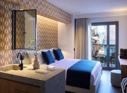 Naus Hotel