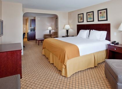 Holiday Inn Express & Suites Wichita Airport by IHG