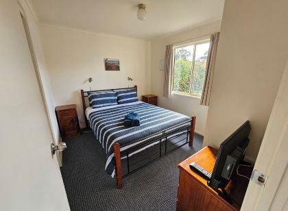 Snug Beach Cabin and Caravan Park