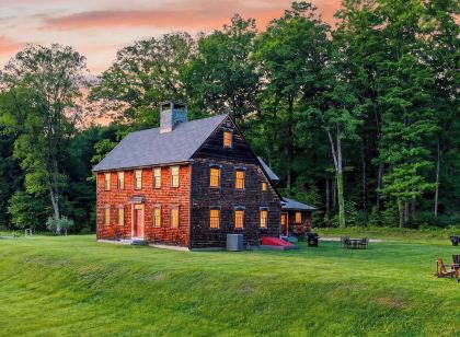 52-acre Berkshires Farmhouse Fire Pit, Outdoor Dining + Trails Copper Kettle Farm by Avantstay