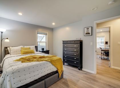 4 Mi to Lake Michigan: East Chicago Home w/ Grill