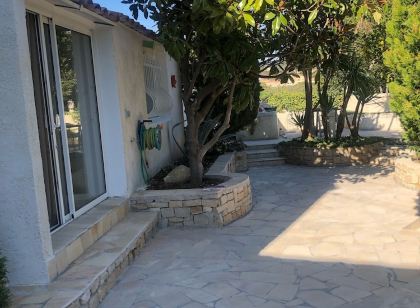 Bougainvillea full center in villa T2 58m2 terrace / garden + private garage