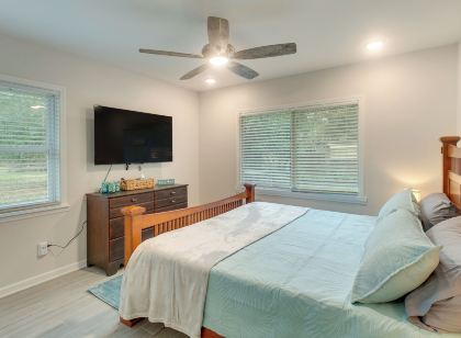 Bright Jekyll Island Home w/ Deck < 1 Mi to Beach