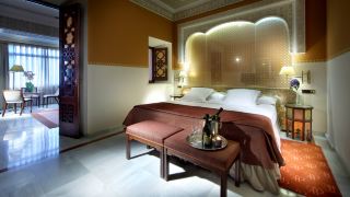 alhambra-palace-hotel