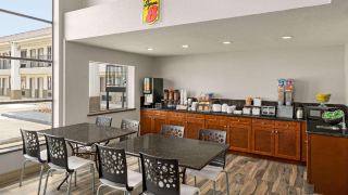 super-8-by-wyndham-houston-dtwn-i-610