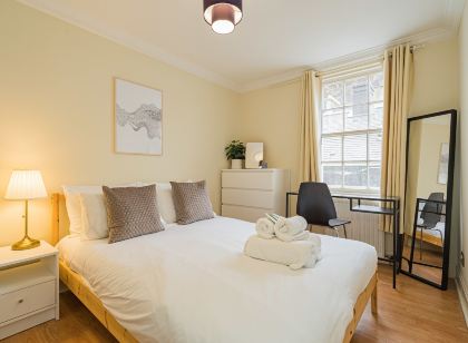 2 Bed Grassmarket Apartment