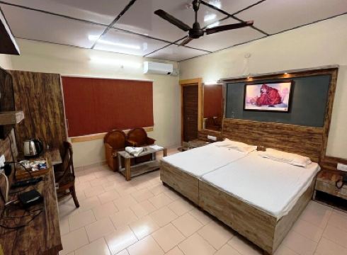 Pops Hotel and Restaurant