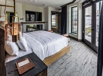 Hotel Renegade