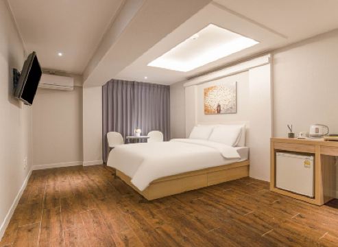 PRADA HOTEL
