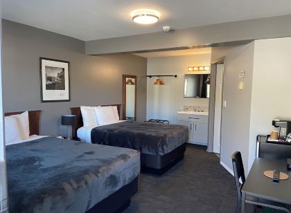 Monashee Lodge