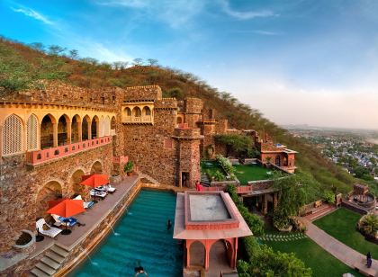 Neemrana Fort-Palace