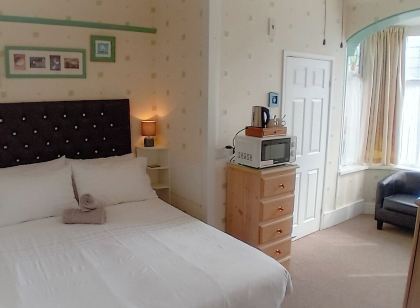 Home and Away Guesthouse