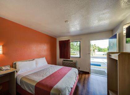 모텔 6 - 레이크랜드