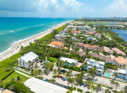 Gorgeous Beach Access and Chic Decor - Inviting Coastal Getaway