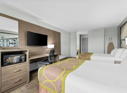 Super 8 by Wyndham Saskatoon Near Saskatoon Airport