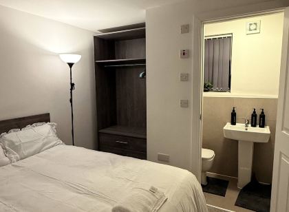 Cozy 1 Bedroom Fully Furnished Apartment