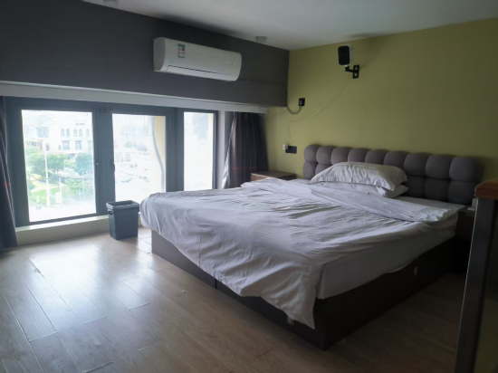 螢火電競概念公寓(廣州融創文旅城店)優惠