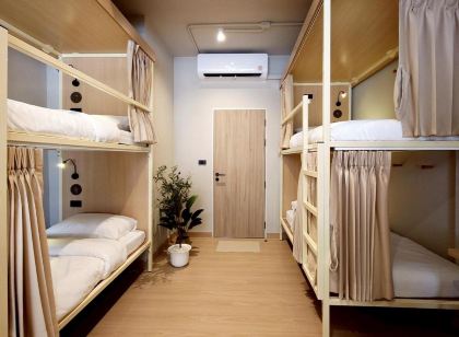 Au Luna Bangkok Hostel