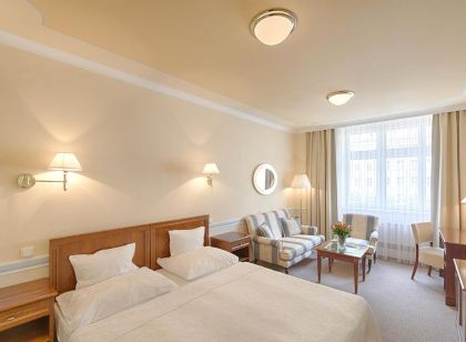Hotel Embassy