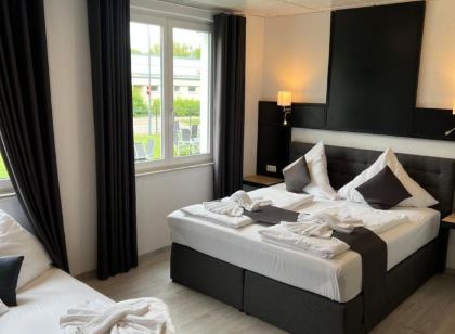 Yebs Hotel
