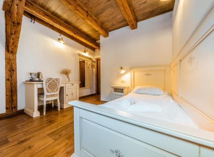 Casa Chitic - Hotel & Restaurant- STR Nicolae Balcescu 13