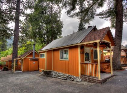 Sleepy Hollow Cabins & Hotel