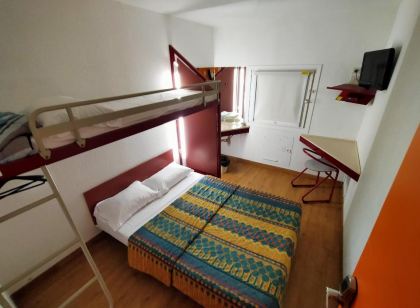 Hotel Thania