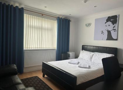 3 Luxury En-suite Bedrooms