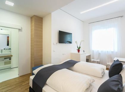 Shome Hotel Graz I Self Check-in I Free Parking