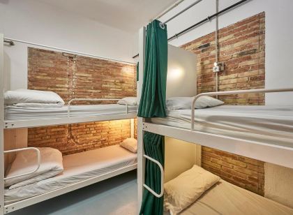 Hola Hostal Collblanc