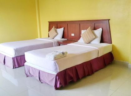 스리 춤폰 호텔