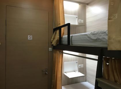 顏色青年旅館